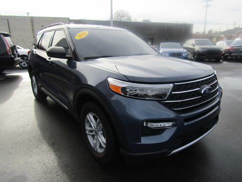 Used 2021 Ford Explorer XLT w/ Equipment Group 202A image 5