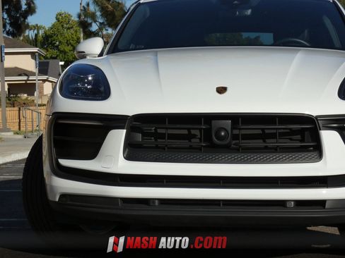 Used 2024 Porsche Macan AWD/4WD image 18