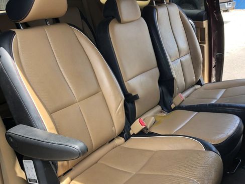 Used 2016 Kia Sedona LX w/ LX Essentials Premium Package FWD image 16