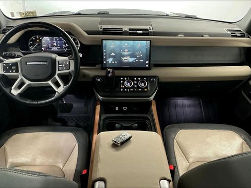 Used 2023 Land Rover Defender 130 X-Dynamic SE image 17