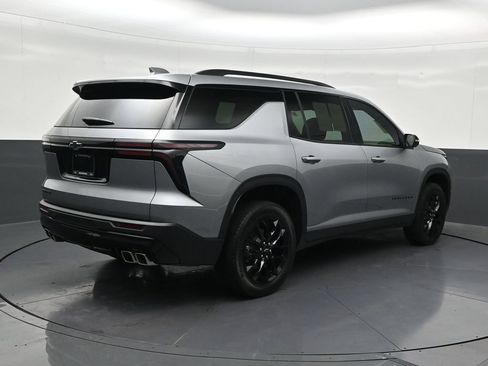 Used 2025 Chevrolet Traverse LT w/ Midnight/Sport Edition FWD image 5