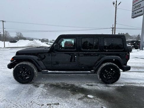 Used 2021 Jeep Wrangler Unlimited Sahara image 2