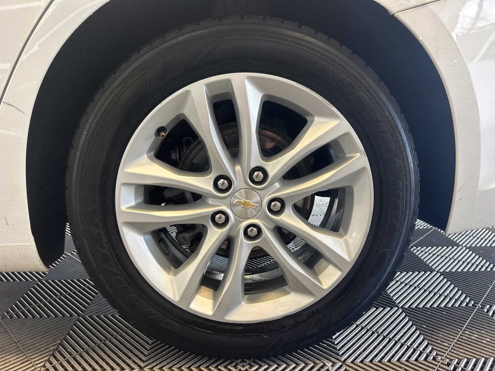 Used 2018 Chevrolet Malibu LT FWD image 9