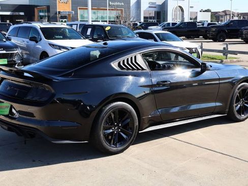 Used 2020 Ford Mustang Premium image 7