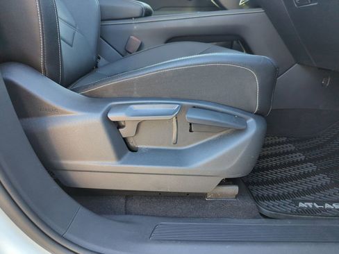 Certified 2025 Volkswagen Atlas SE image 38