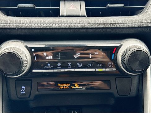 Used 2019 Toyota RAV4 LE image 16