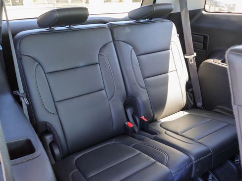 Used 2023 GMC Acadia SLT image 11