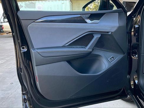 New 2025 Volkswagen Tiguan SE image 26