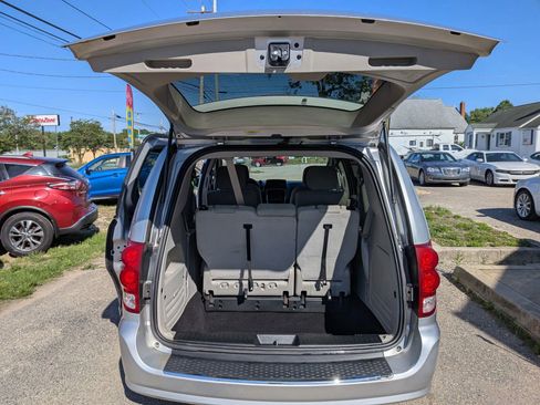 Used 2012 Dodge Grand Caravan SE FWD image 22