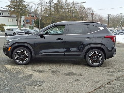 Certified 2025 Kia Seltos SX w/ SX Sunroof Package image 4