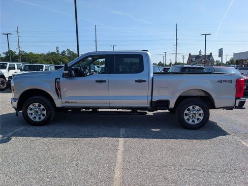 Used 2024 Ford F250 XLT AWD/4WD image 2