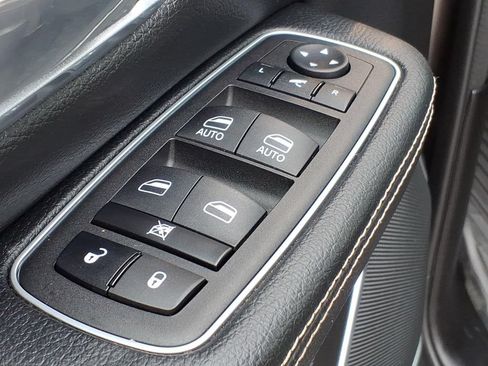 Used 2023 RAM 1500 Laramie AWD/4WD image 12