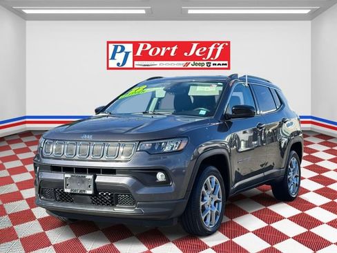 Used 2022 Jeep Compass Latitude image 1