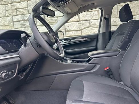 Used 2023 Jeep Grand Cherokee Laredo w/ Luxury Tech Group I image 8