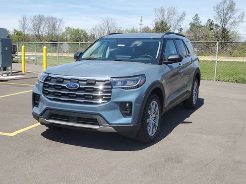 New 2026 Ford Explorer Active AWD/4WD image 2