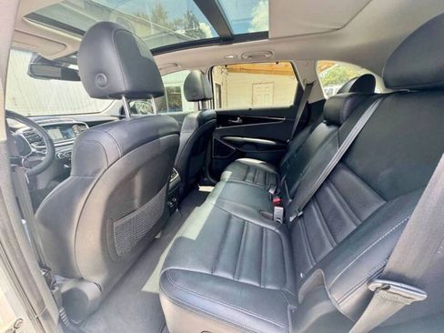 Used 2019 Kia Sorento SX image 20