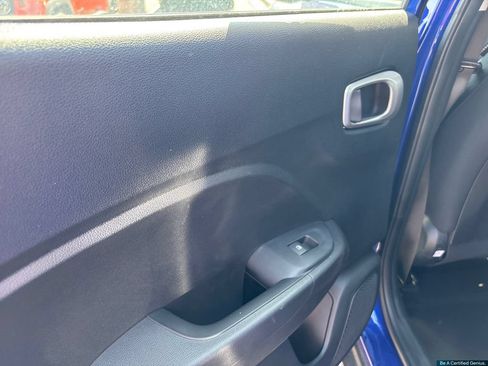 Certified 2023 Hyundai Venue SE FWD image 25