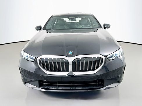Used 2025 BMW 530i w/ Premium Package image 2