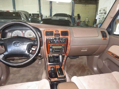 Used 2002 Toyota 4Runner SR5 image 39