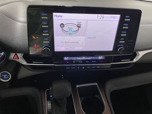 Used 2021 Toyota Sienna LE w/ LE Plus Package image 23