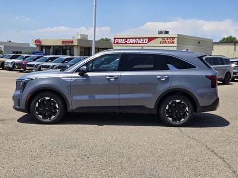 Used 2024 Kia Sorento S FWD image 2