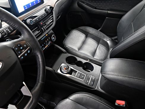 Used 2020 Ford Escape Titanium AWD/4WD image 21