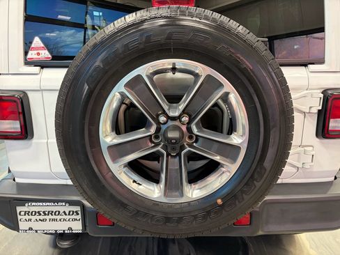 Used 2018 Jeep Wrangler Unlimited Sahara w/ Uconnect 4C Nav & Sound Group AWD/4WD image 22