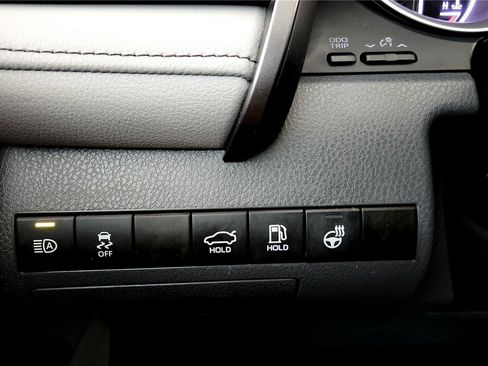 Used 2022 Toyota Camry XLE image 45