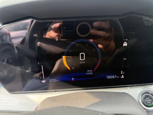 Used 2025 Chevrolet Trax LT FWD image 38
