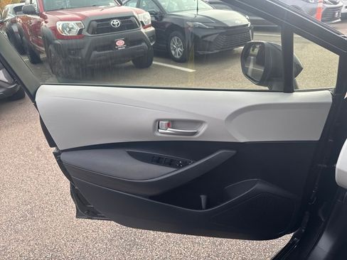Used 2020 Toyota Corolla LE image 31