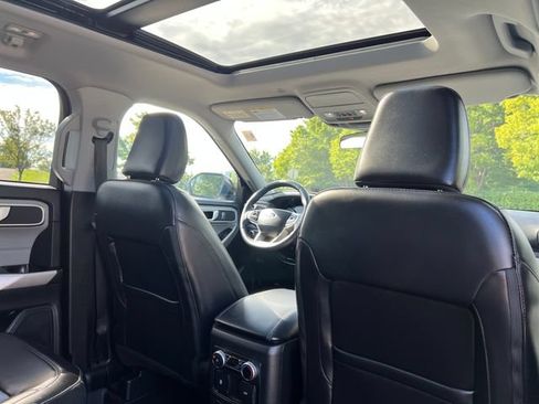 Used 2023 Ford Explorer XLT w/ Equipment Group 202A AWD/4WD image 33