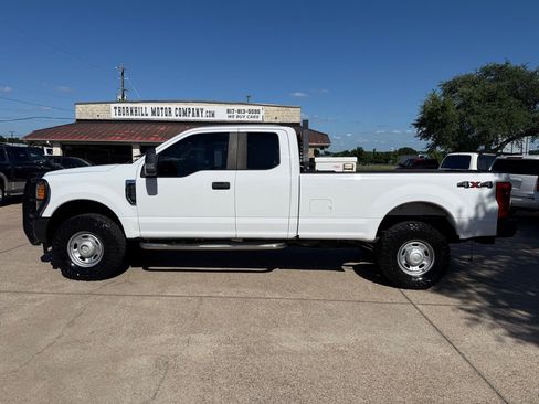 Used 2017 Ford F250 XL w/ Power Equipment Group AWD/4WD image 4