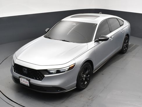 Used 2025 Honda Accord SE image 20