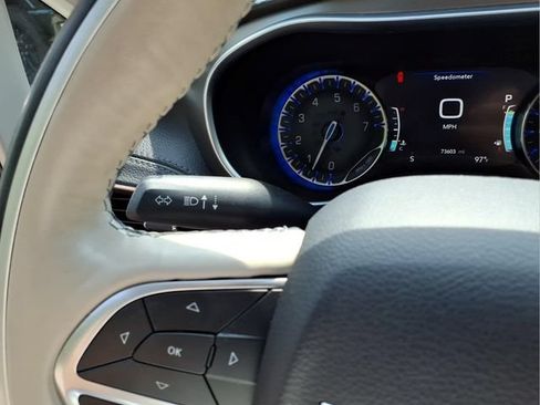 Used 2019 Chrysler Pacifica Limited FWD image 22