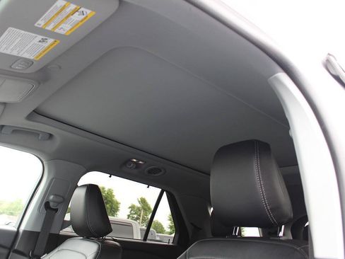 Used 2024 Ford Explorer Limited w/ Limited Technology Package AWD/4WD image 11