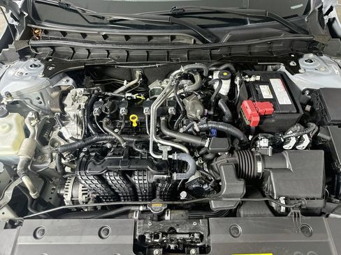 Used 2024 Nissan Altima 2.5 SR FWD image 9