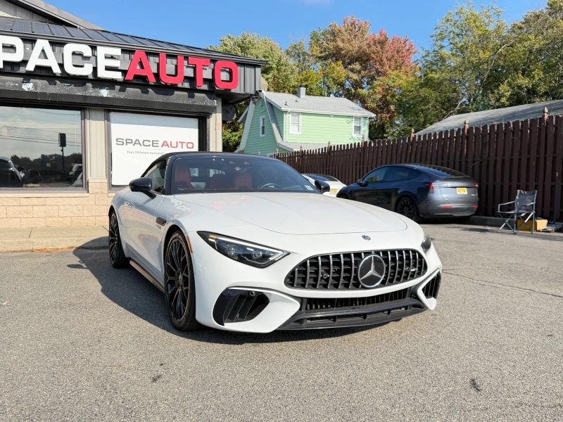 Used 2022 Mercedes-Benz SL 63 AMG 4MATIC w/ Driver Assistance Package image 5