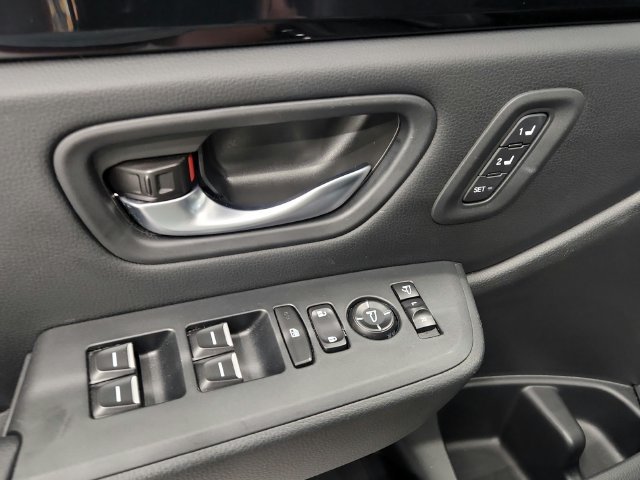 Used 2025 Honda Pilot TrailSport image 16