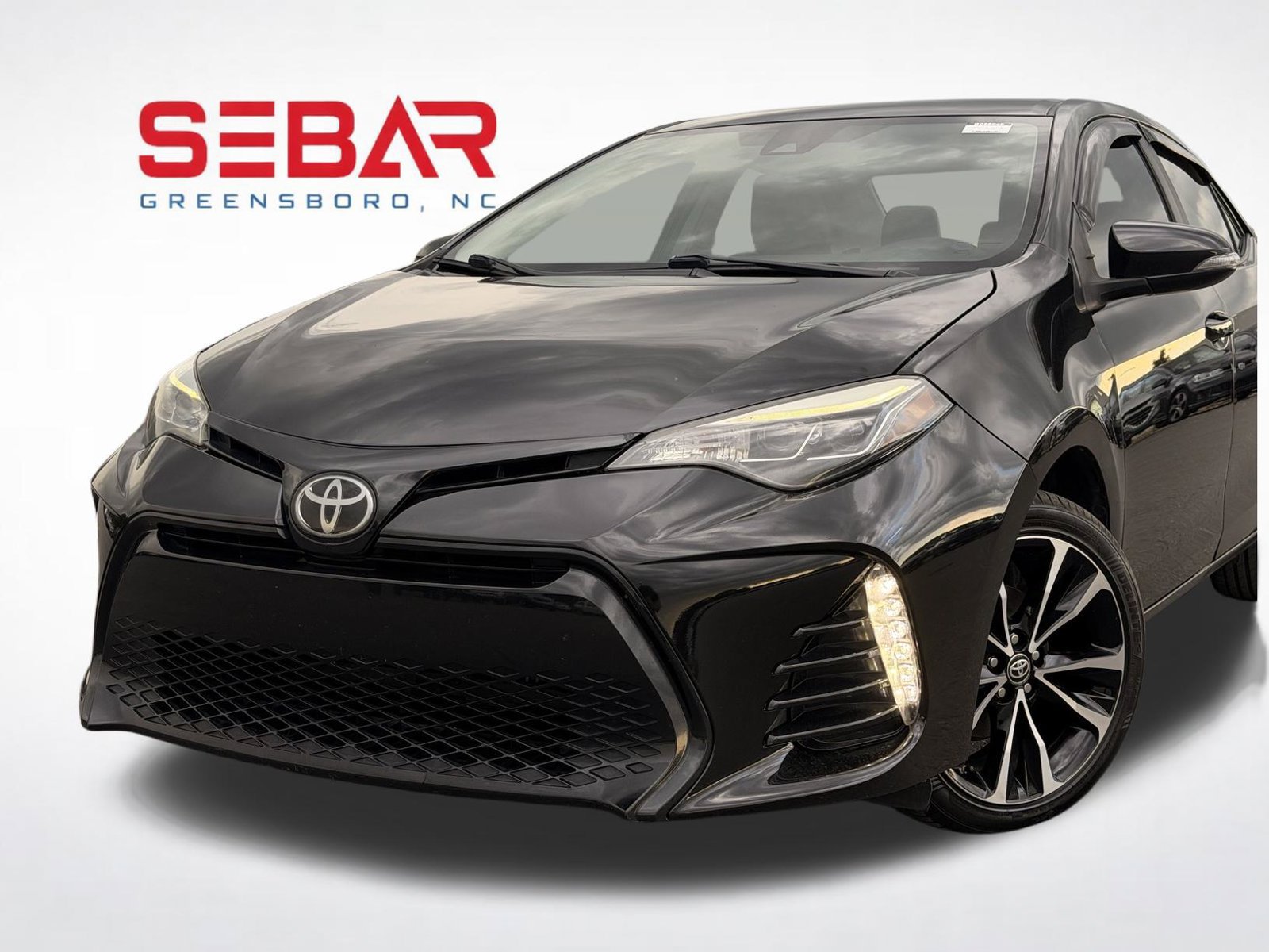 Used 2018 Toyota Corolla SE FWD image 2