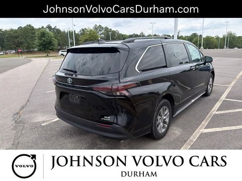 Used 2024 Toyota Sienna XLE FWD image 13