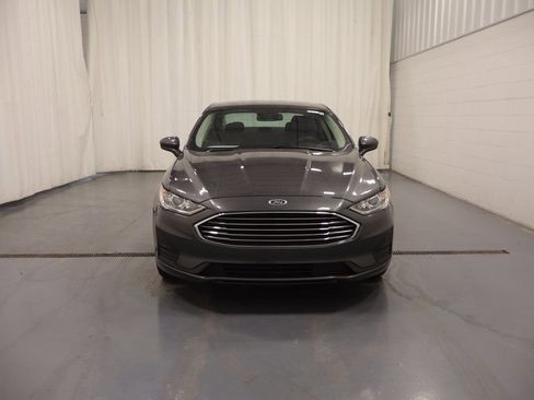Used 2019 Ford Fusion SE FWD image 4