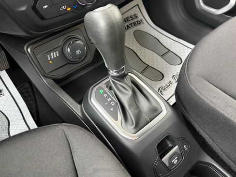 Used 2021 Jeep Renegade Latitude w/ Convenience Group AWD/4WD image 27