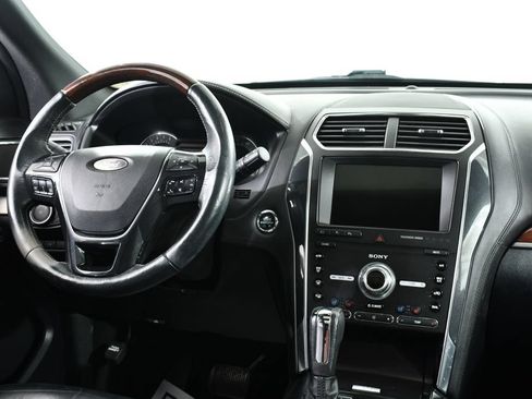 Used 2019 Ford Explorer Platinum AWD/4WD image 8