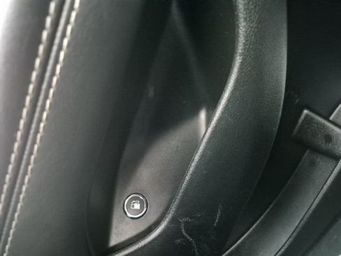 Used 2024 Chrysler Pacifica Premium image 31