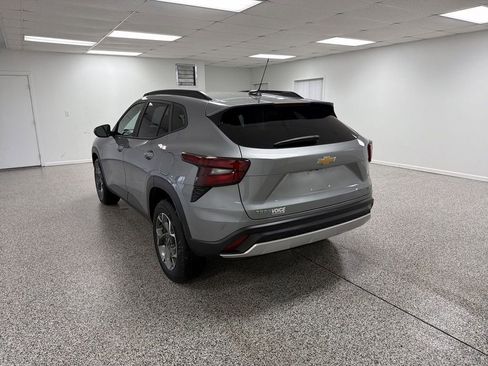 Used 2024 Chevrolet Trax LT image 6