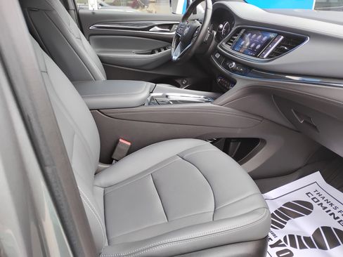 Used 2023 Buick Enclave Essence image 12