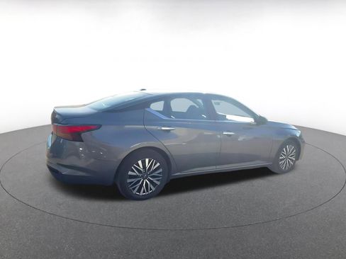 Used 2025 Nissan Altima 2.5 SV FWD image 15