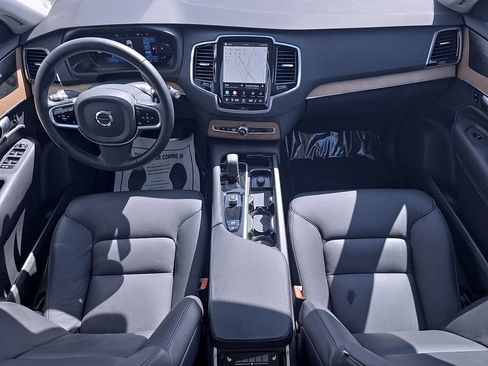 Certified 2025 Volvo XC90 B6 Plus AWD/4WD image 19