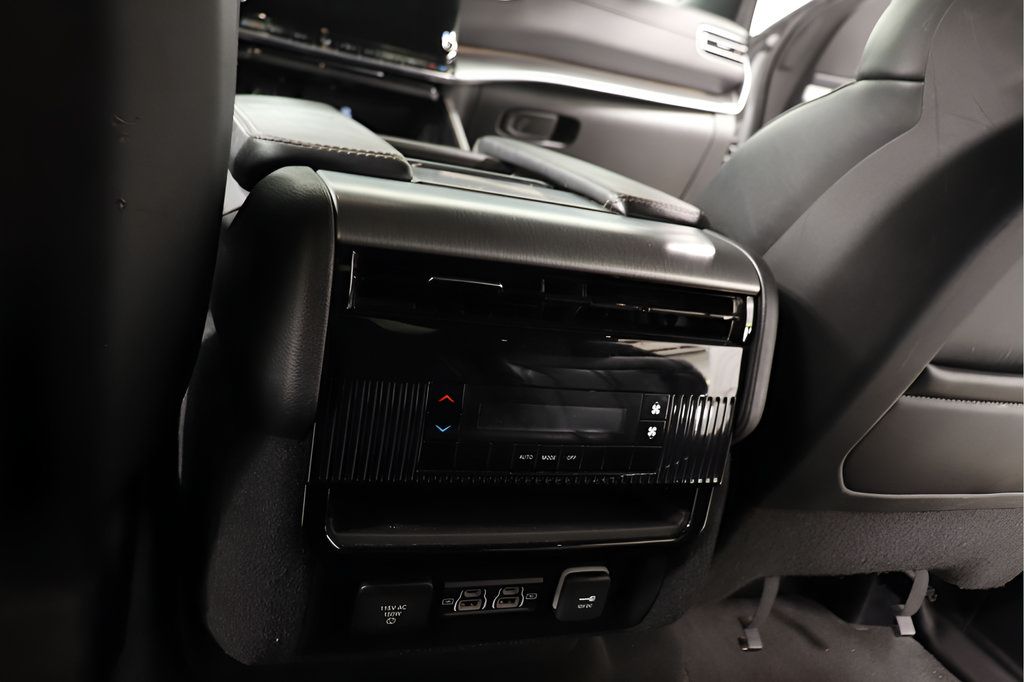 Used 2024 Jeep Wagoneer Series II AWD/4WD image 27