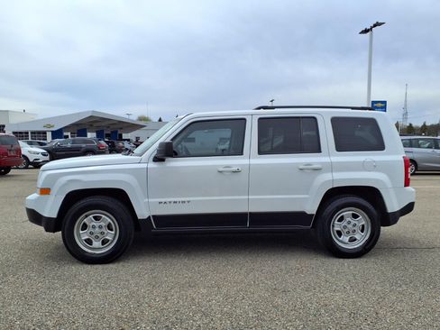 Used 2017 Jeep Patriot Sport w/ Power Value Group FWD image 8